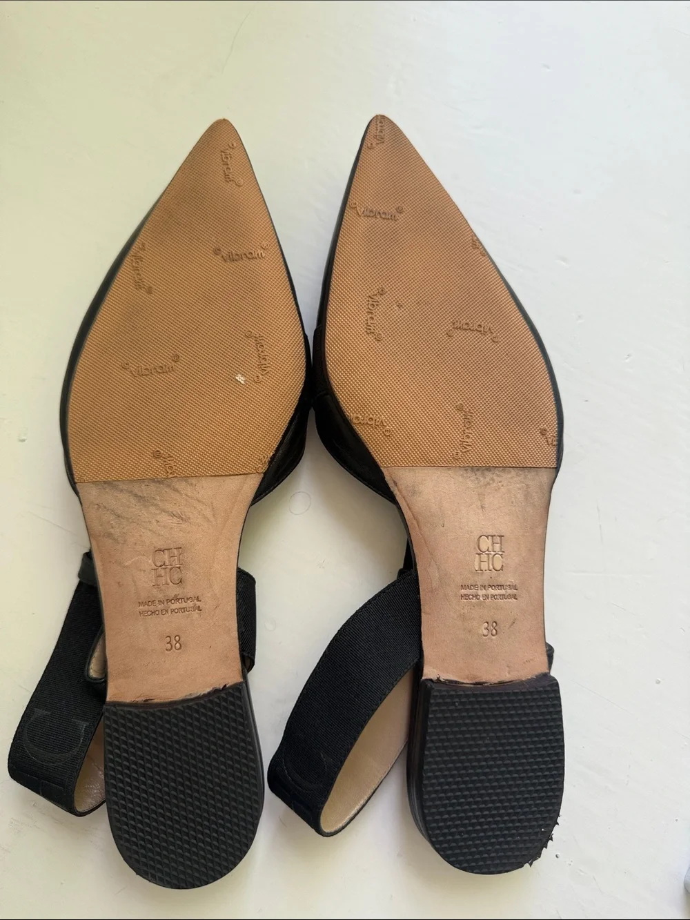 Carolina Herrera Classic Pointed Slingback Flats in Black